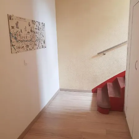 09 - Joli Avec Clim, 2 Lits, Un Lit Double Et Un Lit Simple, Equipe Pour 1, 2 Ou 3 Personnes Maximum, Vue Sur Parc Arbore, Parking Privatif Gratuit, Grand Fourgon Possible, Le Linge De Maison Est Fourni