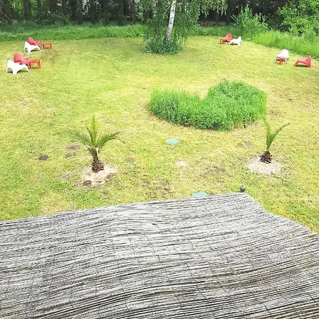 09 - Joli Avec Clim, 2 Lits, Un Lit Double Et Un Lit Simple, Equipe Pour 1, 2 Ou 3 Personnes Maximum, Vue Sur Parc Arbore, Parking Privatif Gratuit, Grand Fourgon Possible, Le Linge De Maison Est Fourni *