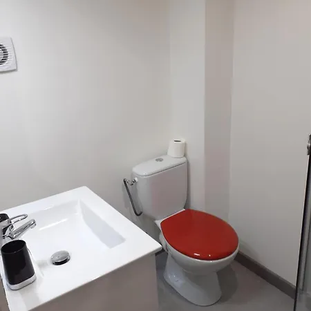 09 - Joli Avec 2 Lits, Equipe Pour 1, 2 Ou 3 Personnes Maximum, Vue Sur Parc Arbore, Parking Privatif Gratuit, Grand Fourgon Possible, Le Linge De Maison Est Fourni 公寓 *