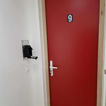 公寓 09 - Joli Avec 2 Lits, Equipe Pour 1, 2 Ou 3 Personnes Maximum, Vue Sur Parc Arbore, Parking Privatif Gratuit, Grand Fourgon Possible, Le Linge De Maison Est Fourni