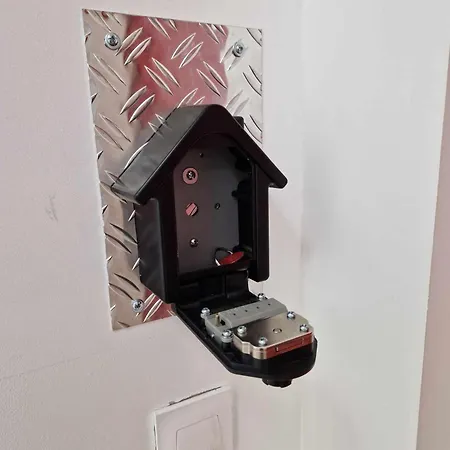 09 - Joli Avec Clim, 2 Lits, Un Lit Double Et Un Lit Simple, Equipe Pour 1, 2 Ou 3 Personnes Maximum, Vue Sur Parc Arbore, Parking Privatif Gratuit, Grand Fourgon Possible, Le Linge De Maison Est Fourni Razac-sur-lʼIsle