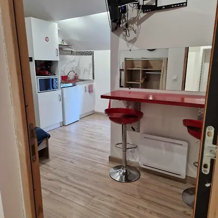 09 - Joli Avec Clim, 2 Lits, Un Lit Double Et Un Lit Simple, Equipe Pour 1, 2 Ou 3 Personnes Maximum, Vue Sur Parc Arbore, Parking Privatif Gratuit, Grand Fourgon Possible, Le Linge De Maison Est Fourni Lejlighed *