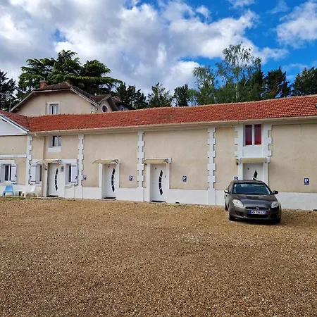09 - Joli Avec Clim, 2 Lits, Un Lit Double Et Un Lit Simple, Equipe Pour 1, 2 Ou 3 Personnes Maximum, Vue Sur Parc Arbore, Parking Privatif Gratuit, Grand Fourgon Possible, Le Linge De Maison Est Fourni * Razac-sur-lʼIsle