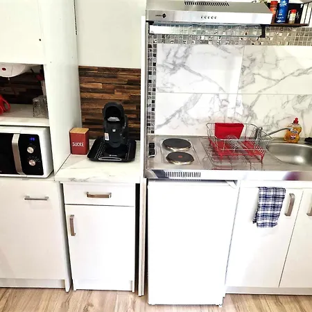 09 - Joli Avec Clim, 2 Lits, Un Lit Double Et Un Lit Simple, Equipe Pour 1, 2 Ou 3 Personnes Maximum, Vue Sur Parc Arbore, Parking Privatif Gratuit, Grand Fourgon Possible, Le Linge De Maison Est Fourni * Razac-sur-lʼIsle