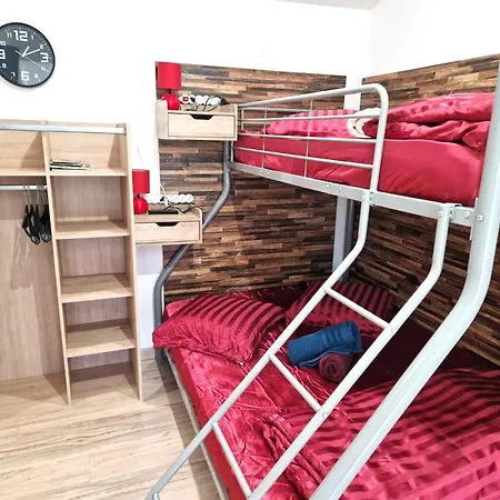 Lejlighed 09 - Joli Avec Clim, 2 Lits, Un Lit Double Et Un Lit Simple, Equipe Pour 1, 2 Ou 3 Personnes Maximum, Vue Sur Parc Arbore, Parking Privatif Gratuit, Grand Fourgon Possible, Le Linge De Maison Est Fourni