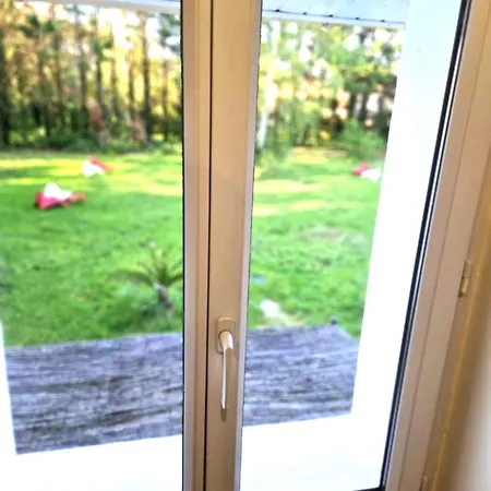 09 - Joli Avec Clim, 2 Lits, Un Lit Double Et Un Lit Simple, Equipe Pour 1, 2 Ou 3 Personnes Maximum, Vue Sur Parc Arbore, Parking Privatif Gratuit, Grand Fourgon Possible, Le Linge De Maison Est Fourni Lejlighed *