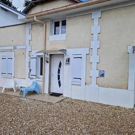 09 - Joli Avec 2 Lits, Equipe Pour 1, 2 Ou 3 Personnes Maximum, Vue Sur Parc Arbore, Parking Privatif Gratuit, Grand Fourgon Possible, Le Linge De Maison Est Fourni 公寓 *