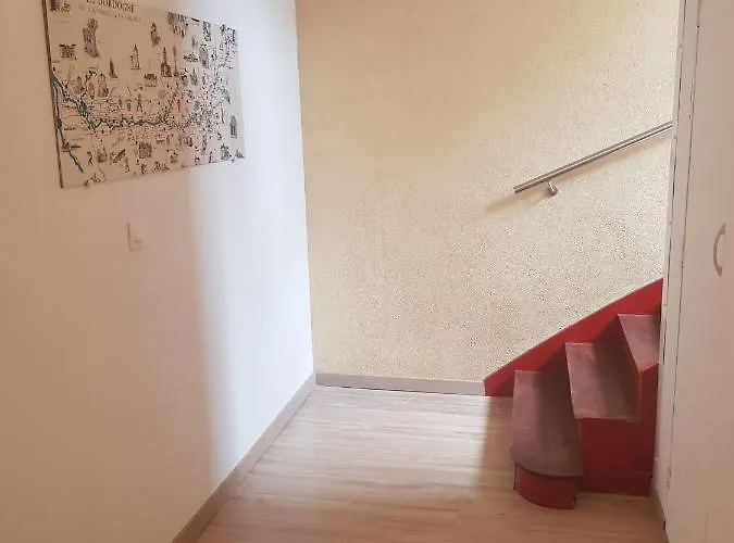 09 - Joli Avec 2 Lits, Un Lit Double Et Un Lit Simple, Equipe Pour 1, 2 Ou 3 Personnes Maximum, Vue Sur Parc Arbore, Parking Privatif Gratuit, Grand Fourgon Possible, Le Linge De Maison Est Fourni