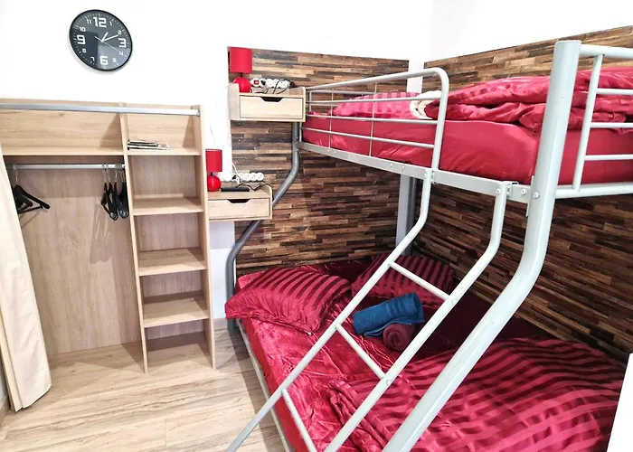 Apartmán 09 - Joli Avec 2 Lits, Un Lit Double Et Un Lit Simple, Equipe Pour 1, 2 Ou 3 Personnes Maximum, Vue Sur Parc Arbore, Parking Privatif Gratuit, Grand Fourgon Possible, Le Linge De Maison Est Fourni