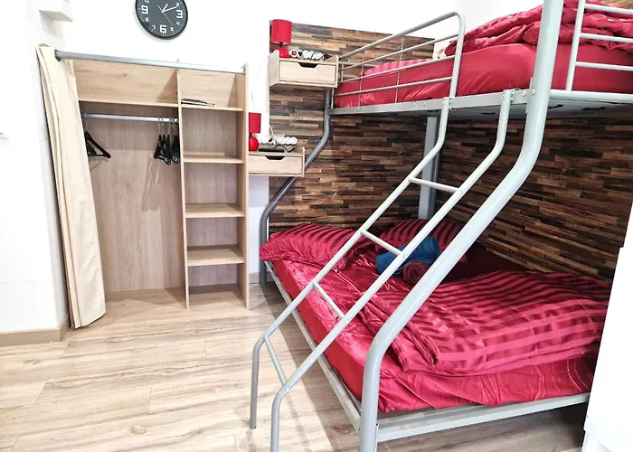 09 - Joli Avec 2 Lits, Un Lit Double Et Un Lit Simple, Equipe Pour 1, 2 Ou 3 Personnes Maximum, Vue Sur Parc Arbore, Parking Privatif Gratuit, Grand Fourgon Possible, Le Linge De Maison Est Fourni Apartmán *